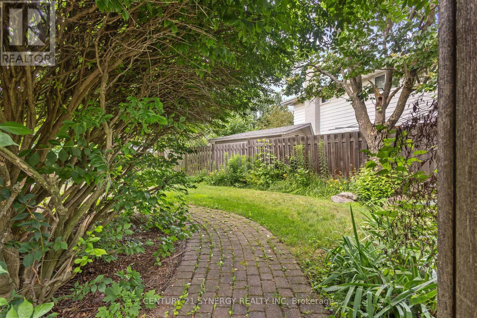 14 Silver Aspen Crescent