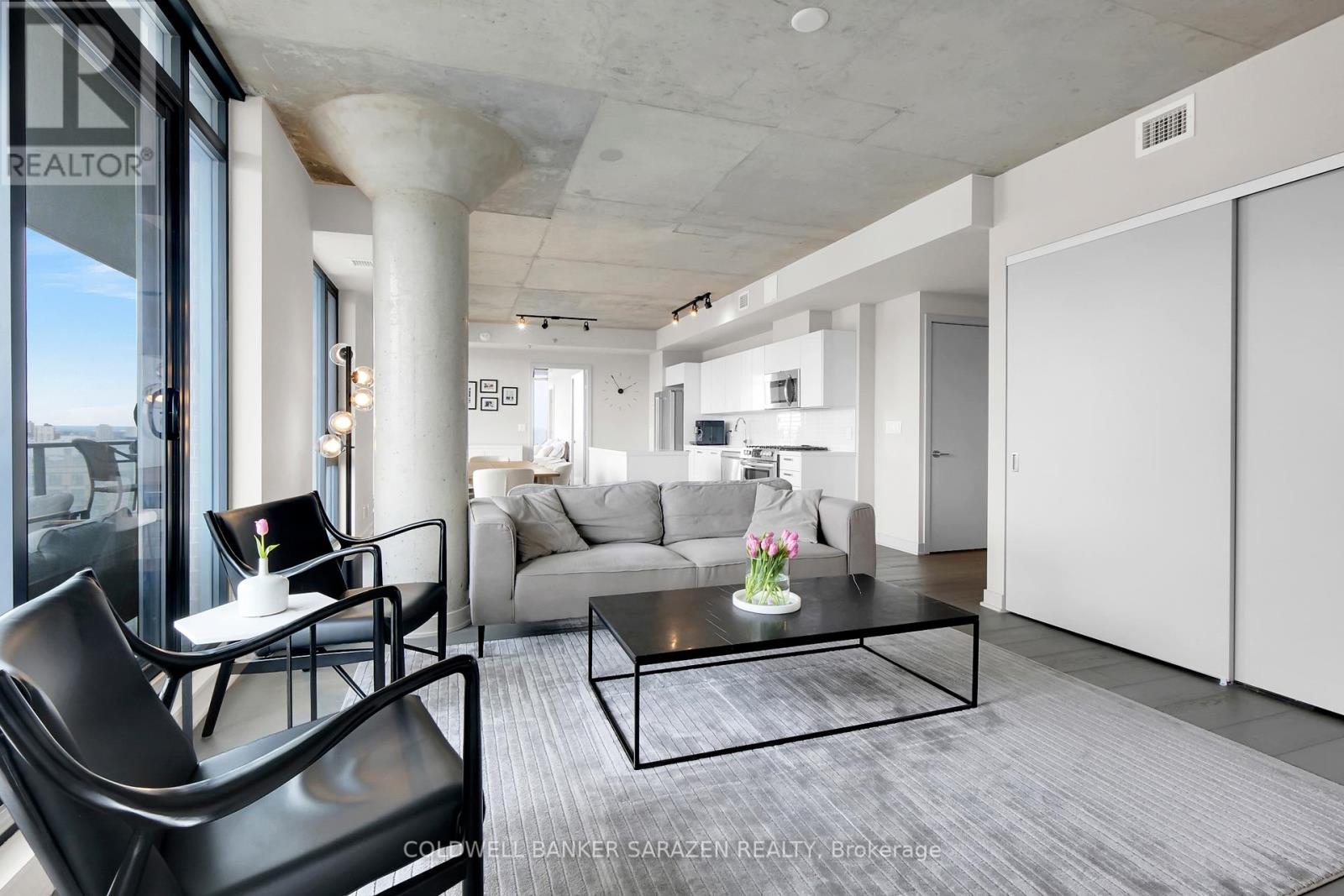 1407 - 203 Catherine Street