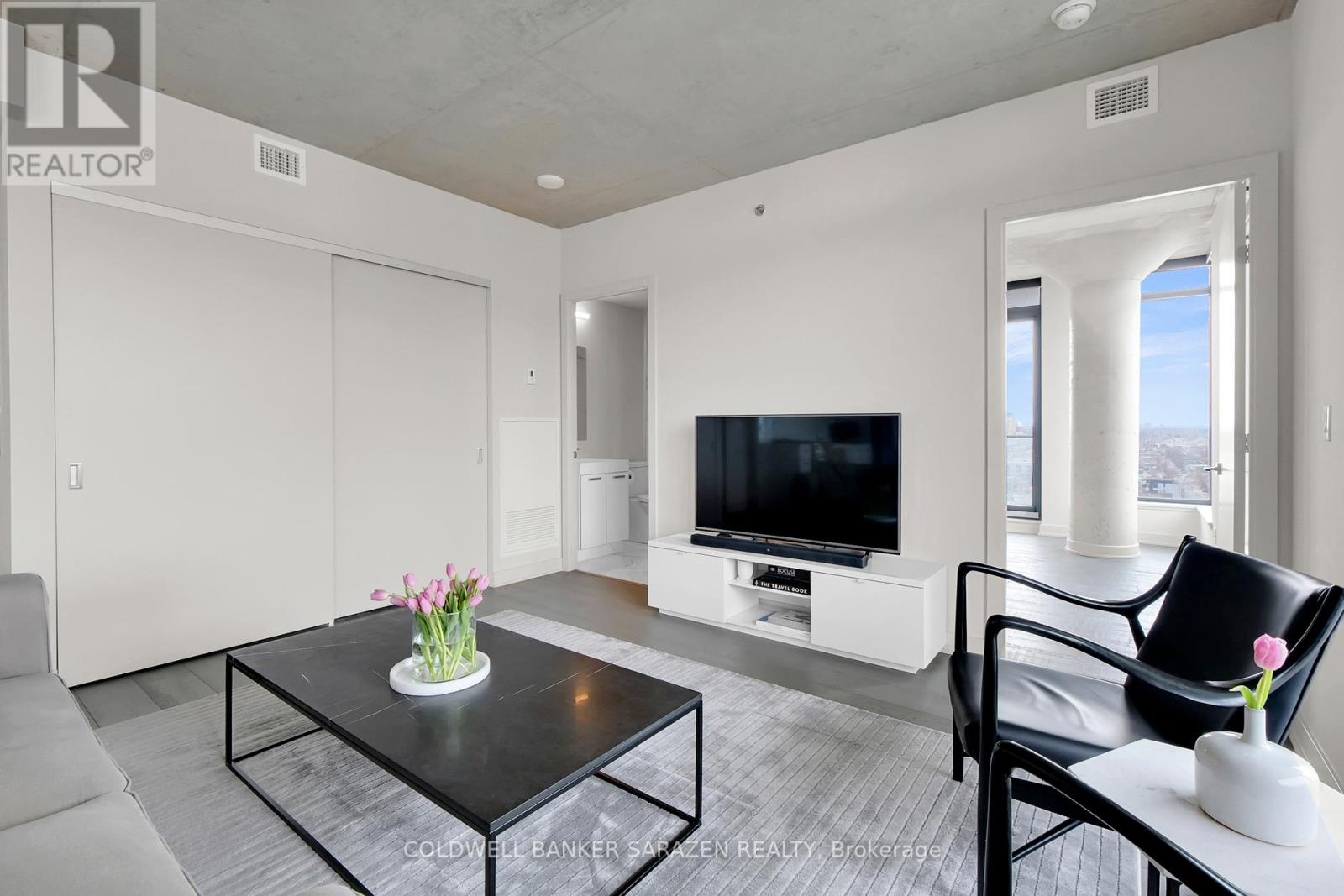 1407 - 203 Catherine Street