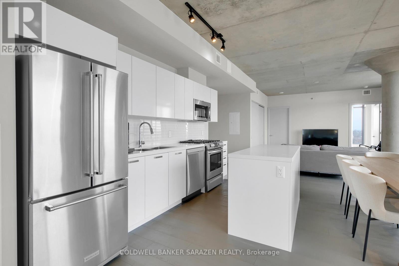 1407 - 203 Catherine Street