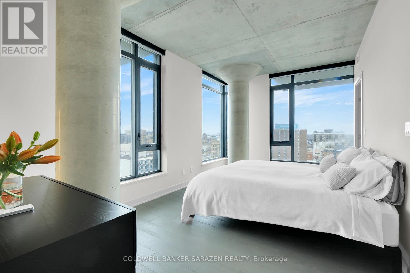 1407 - 203 Catherine Street