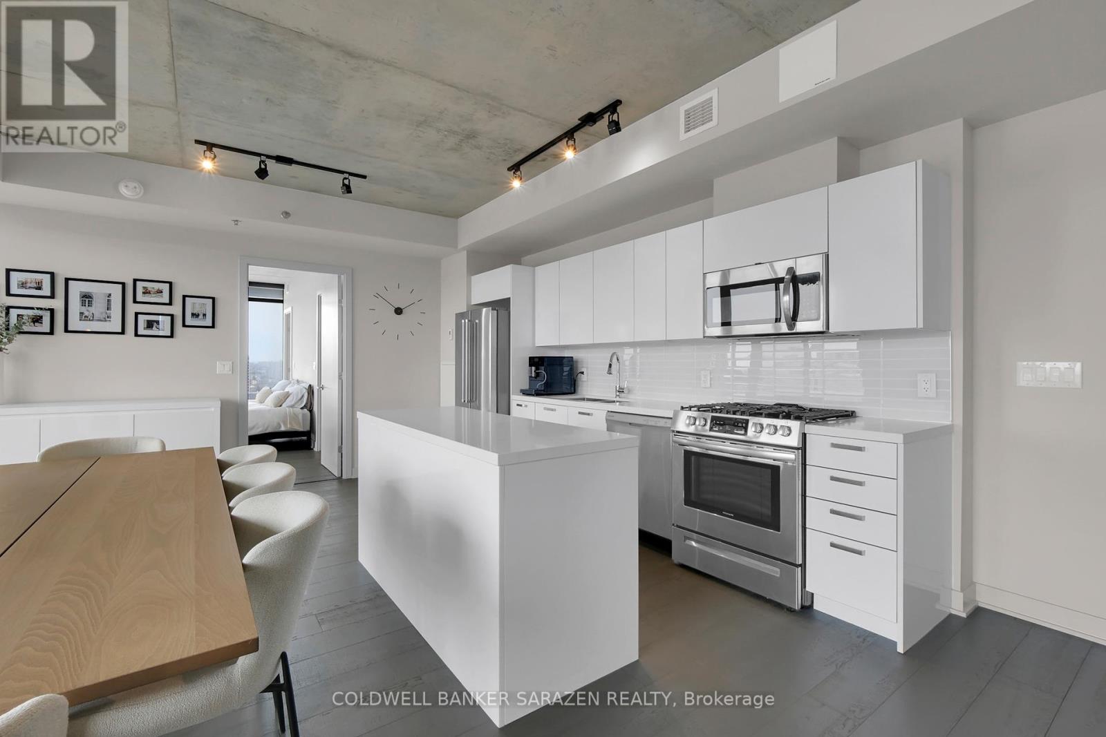 1407 - 203 Catherine Street