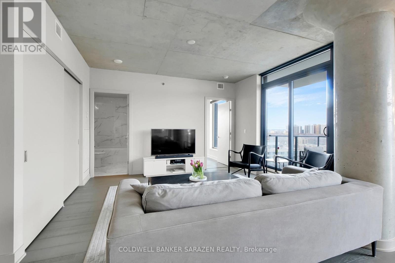 1407 - 203 Catherine Street