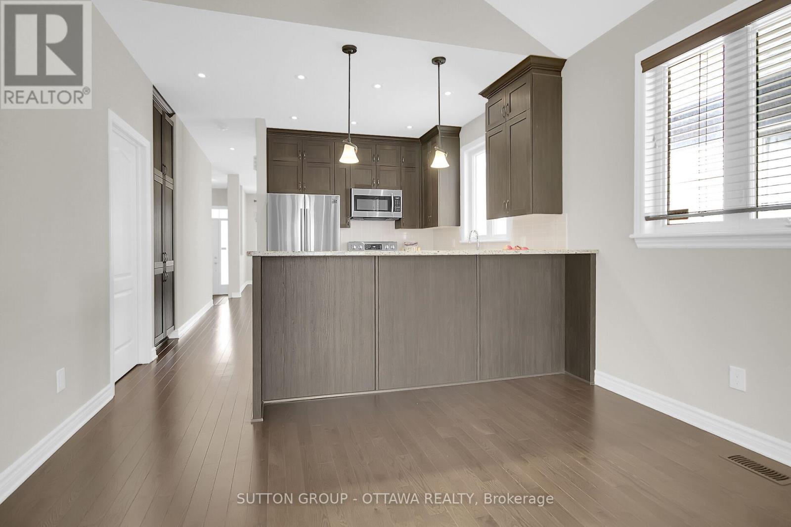 809 Carnelian Crescent