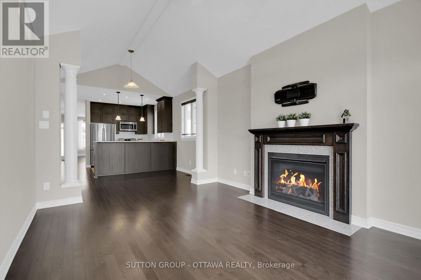 809 Carnelian Crescent