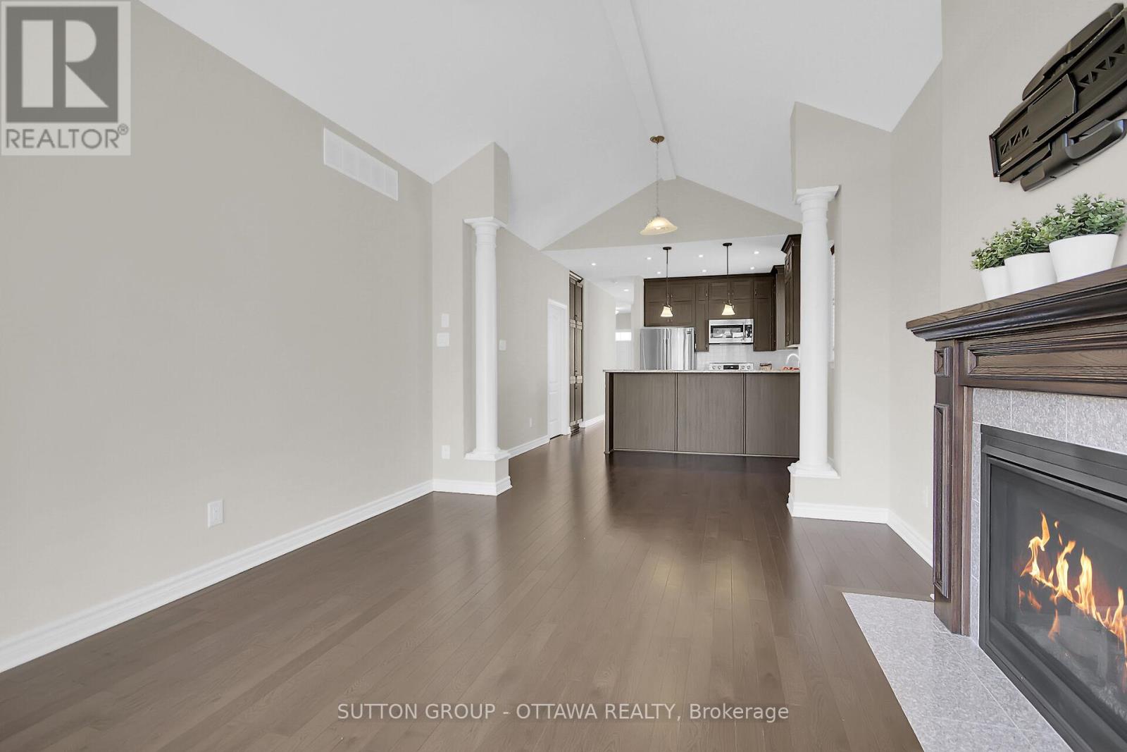 809 Carnelian Crescent