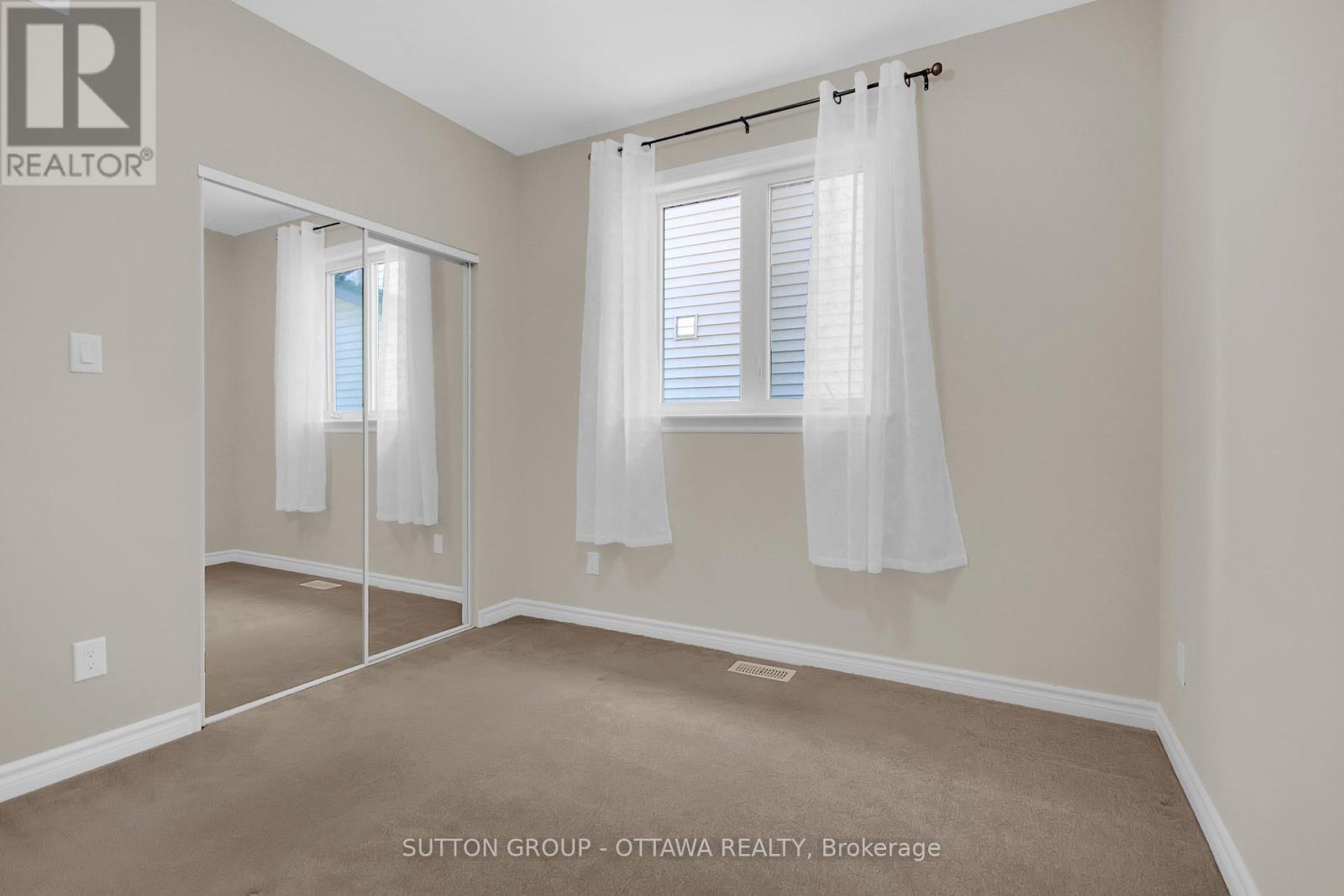809 Carnelian Crescent