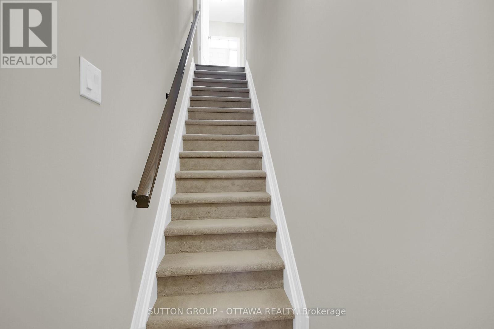 809 Carnelian Crescent