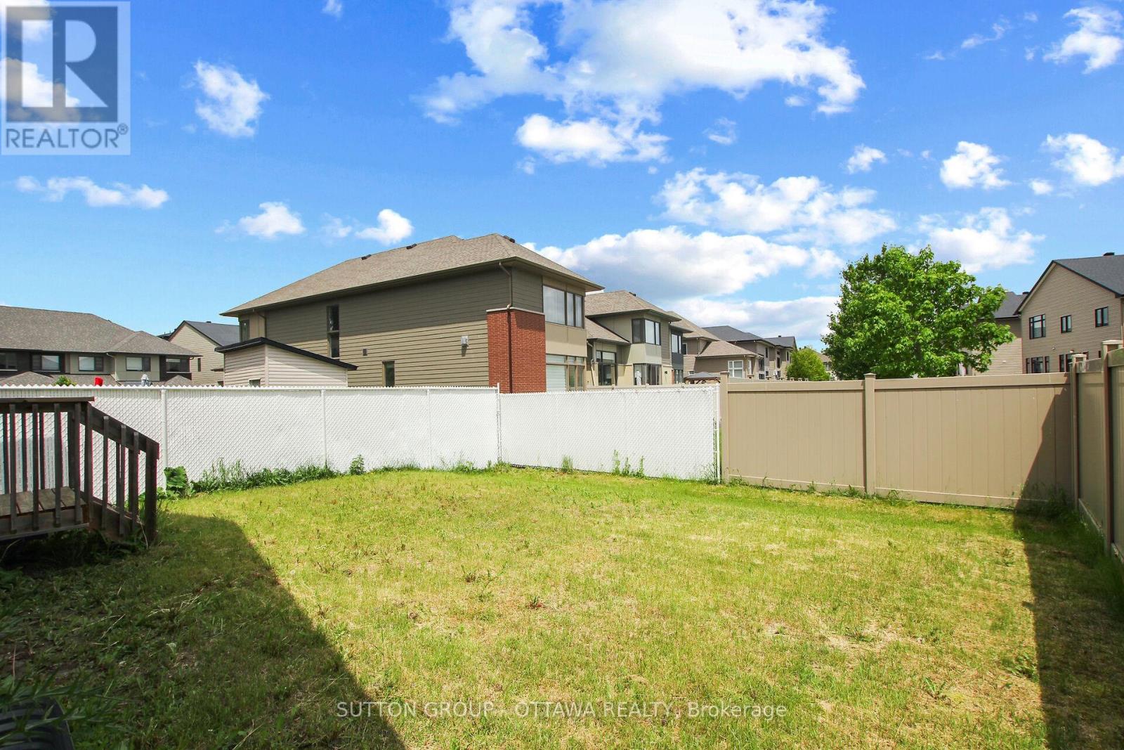 809 Carnelian Crescent