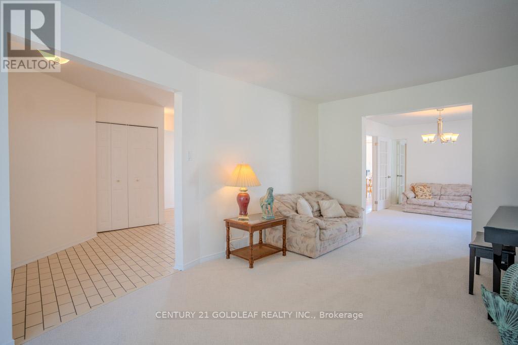 612 Chenier Way