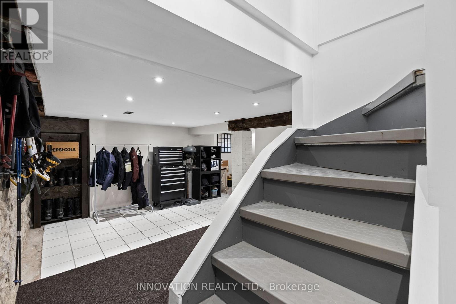 576 Maclaren Street