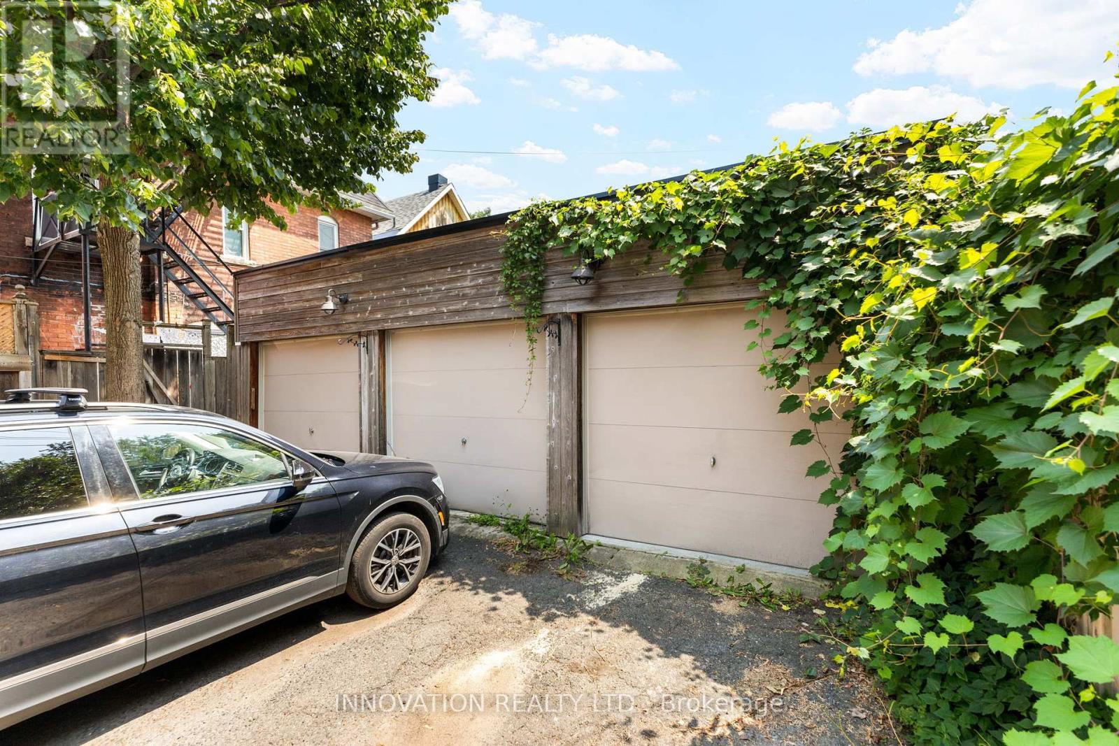 576 Maclaren Street