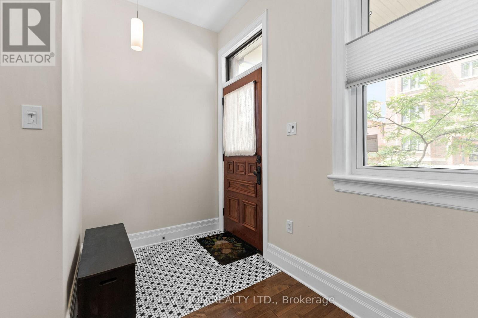 576 Maclaren Street