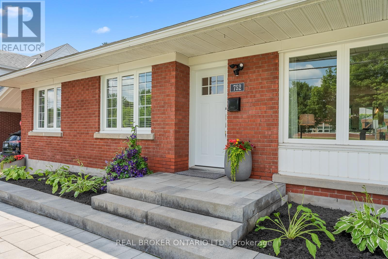752 Smyth Road