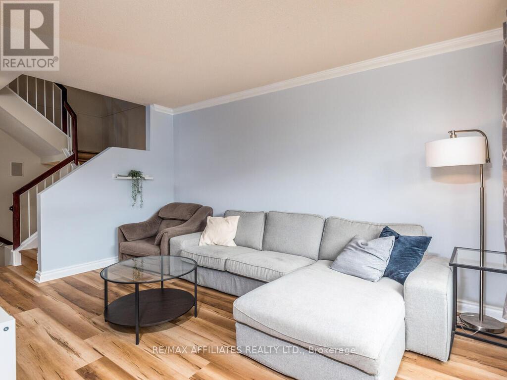 6 Eagleview Street