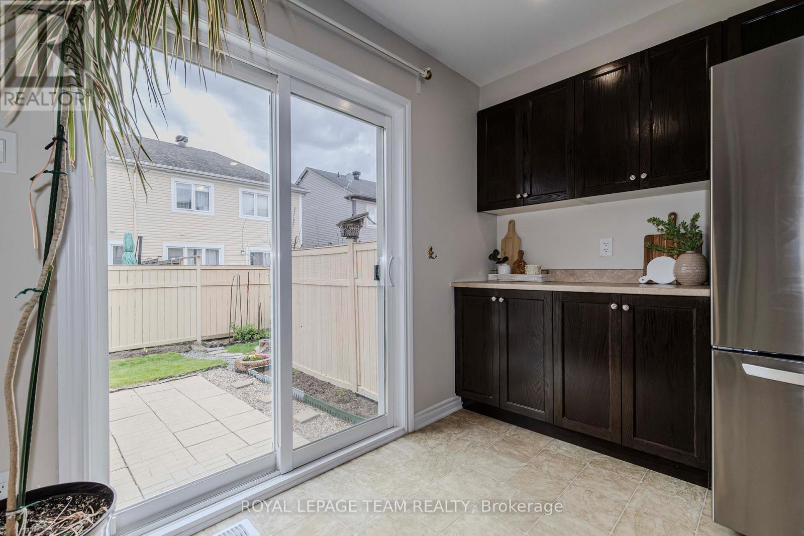 466 Meadowhawk Crescent
