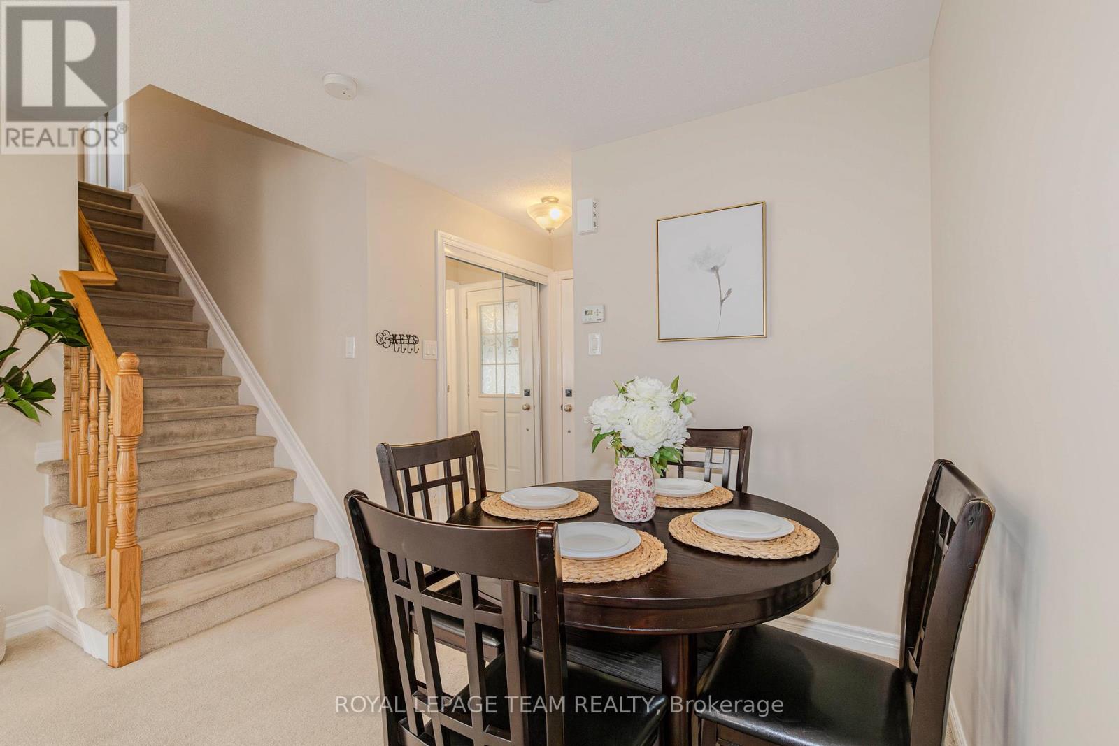 466 Meadowhawk Crescent