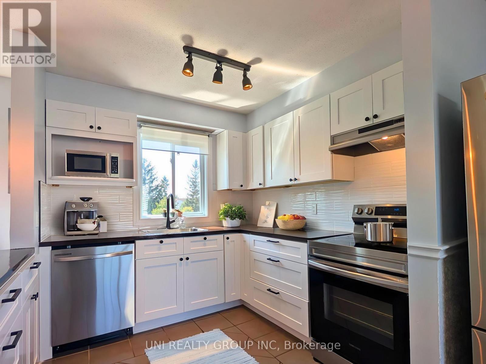 120 Castlegreen Private