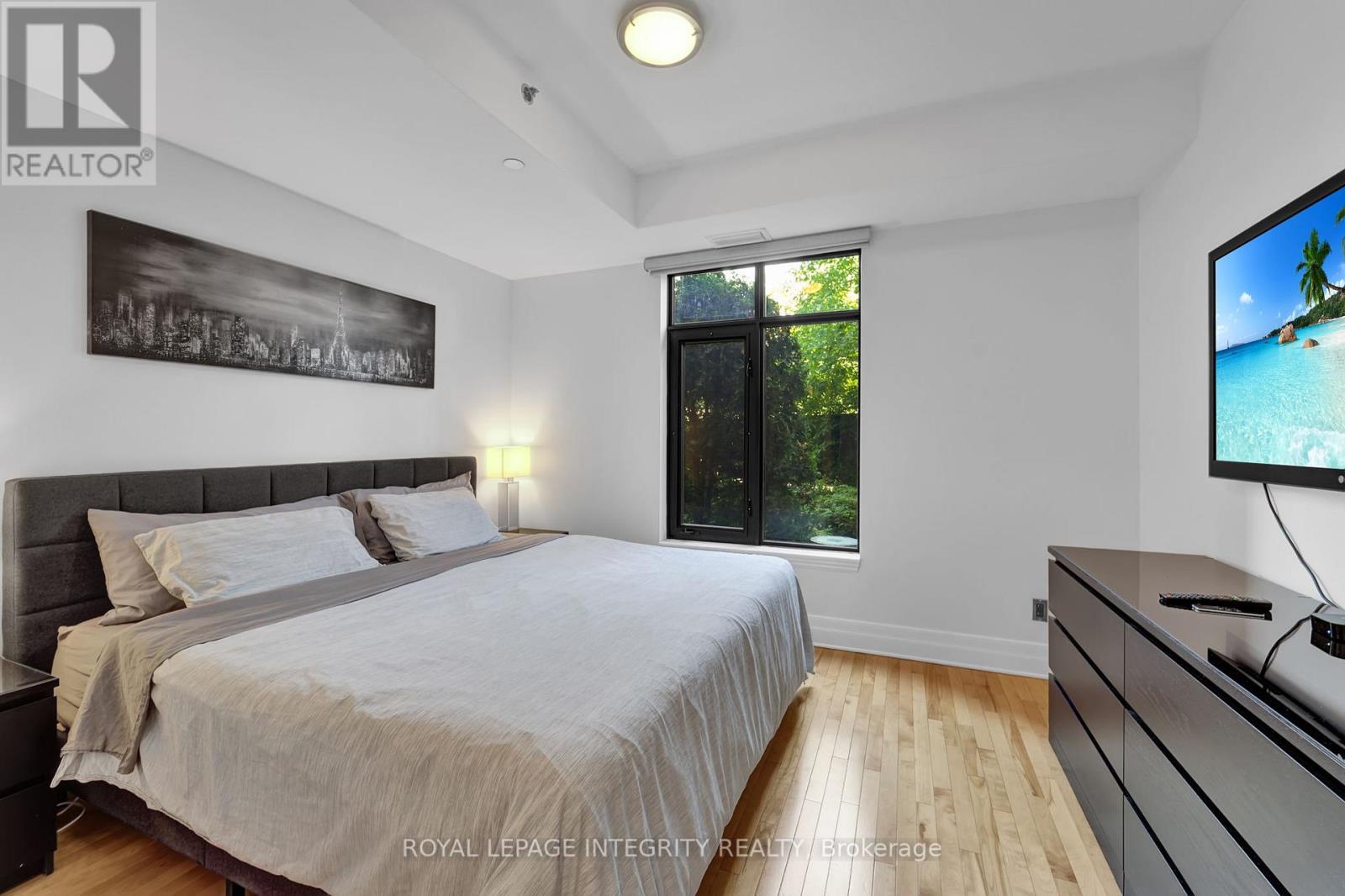 114 - 808 Bronson Avenue