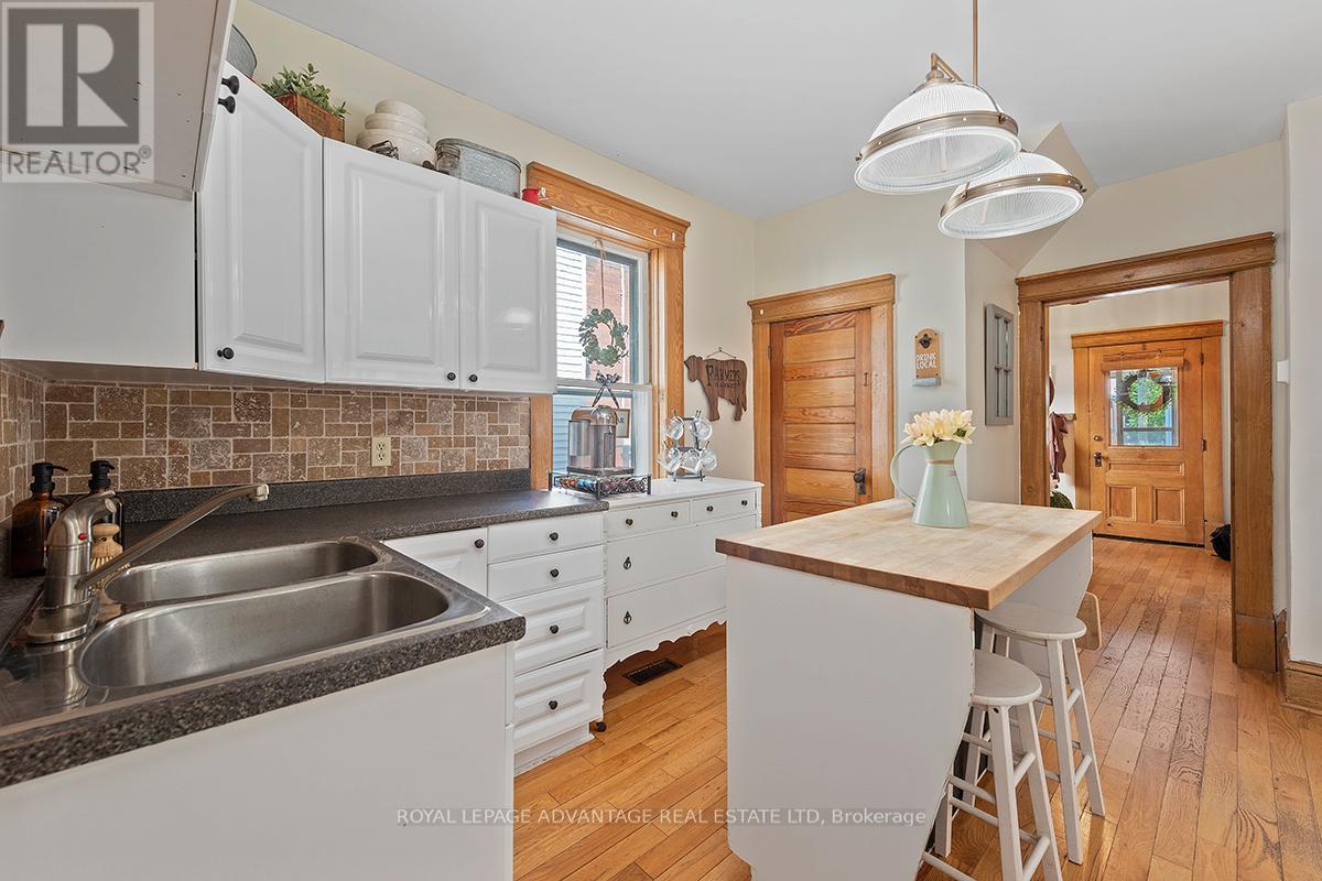 6 Foster Avenue
