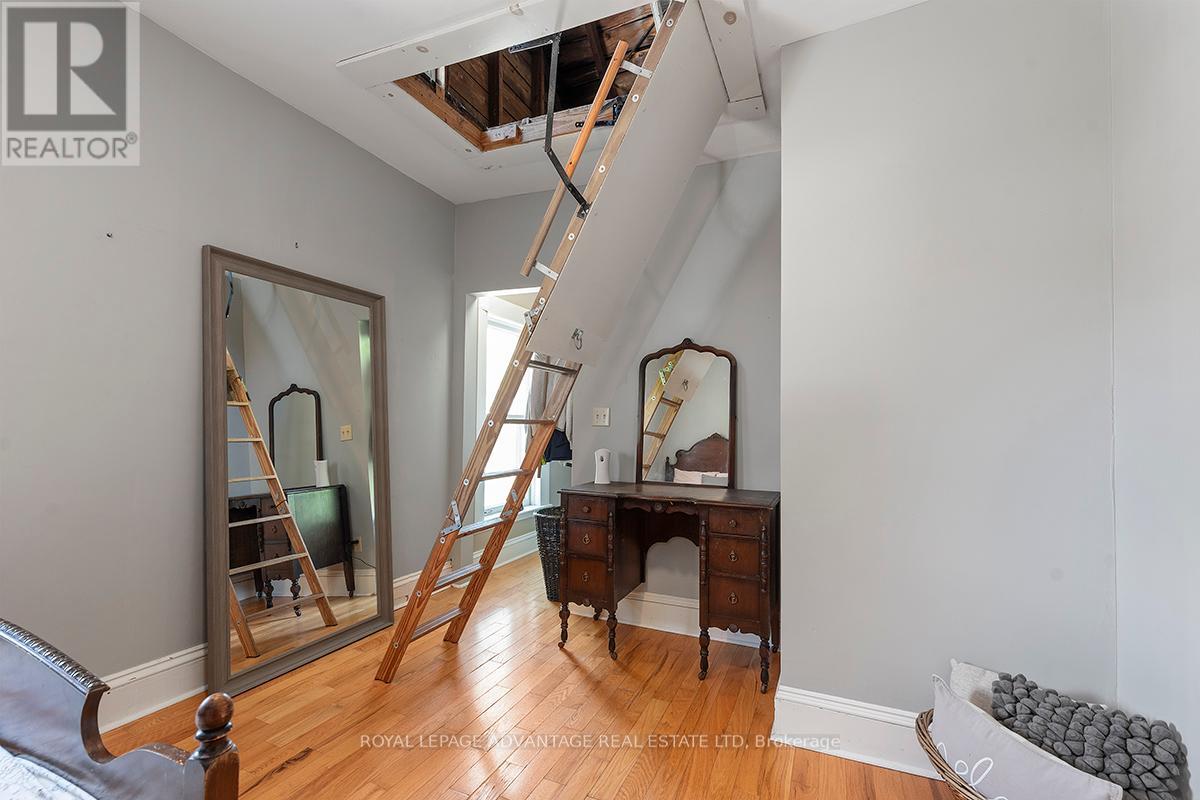 6 Foster Avenue