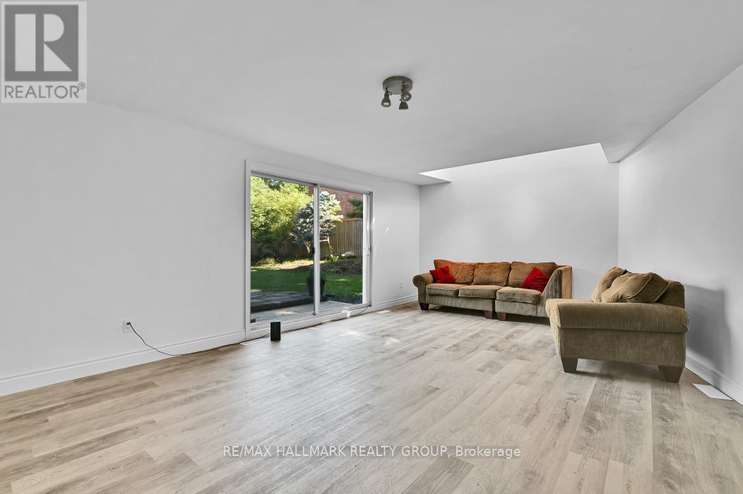 33 Rockcliffe Way