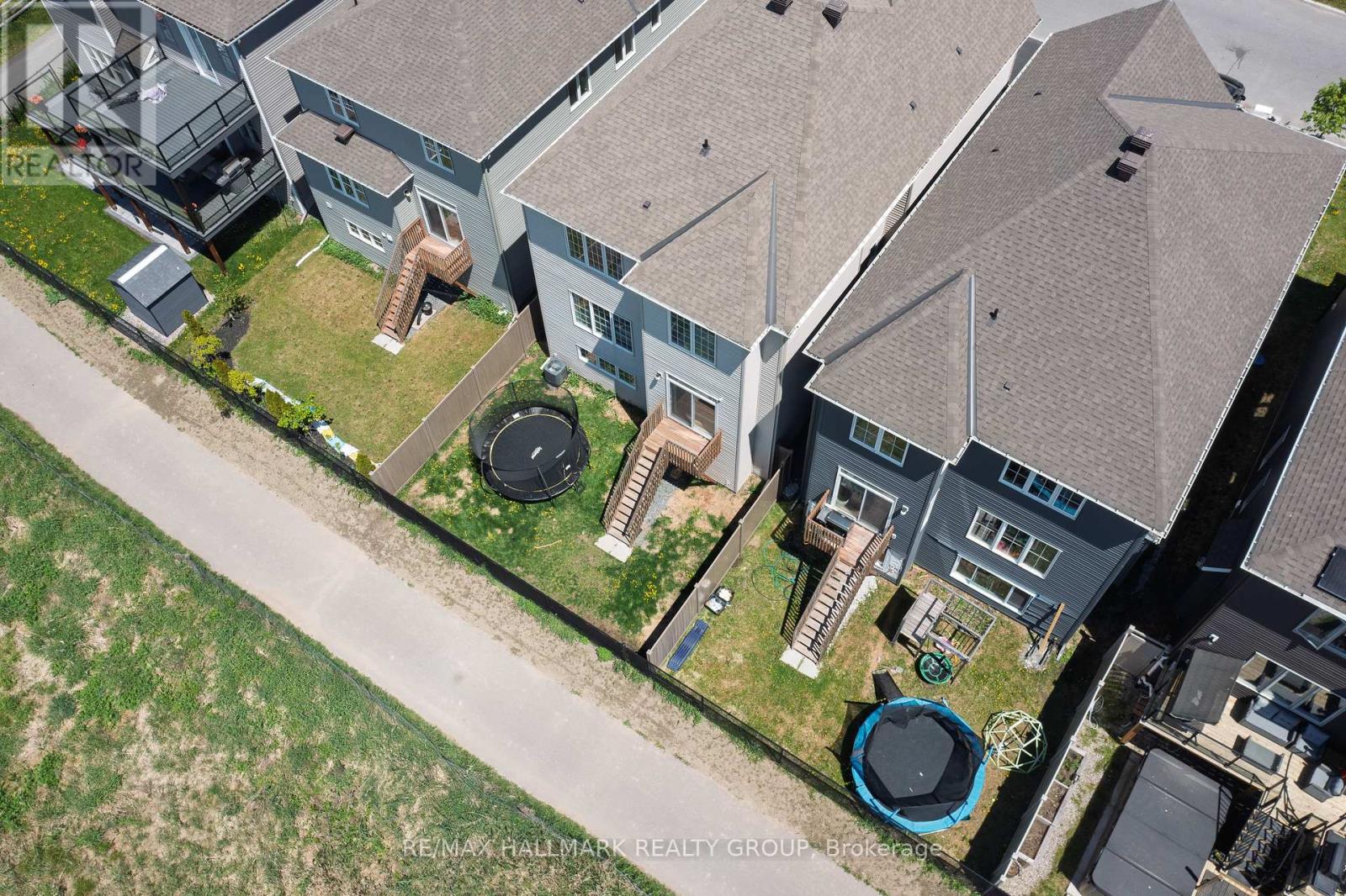 824 Henslow's Circle