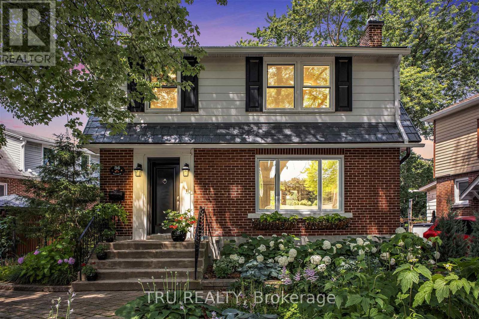 36 Bullock Avenue Ne