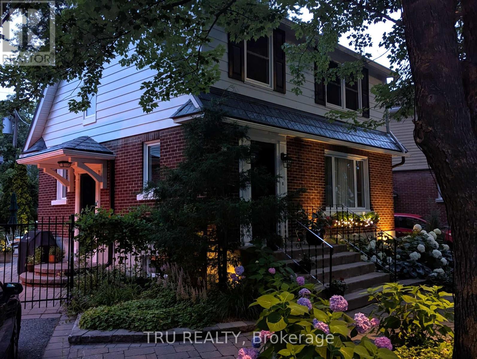 36 Bullock Avenue Ne