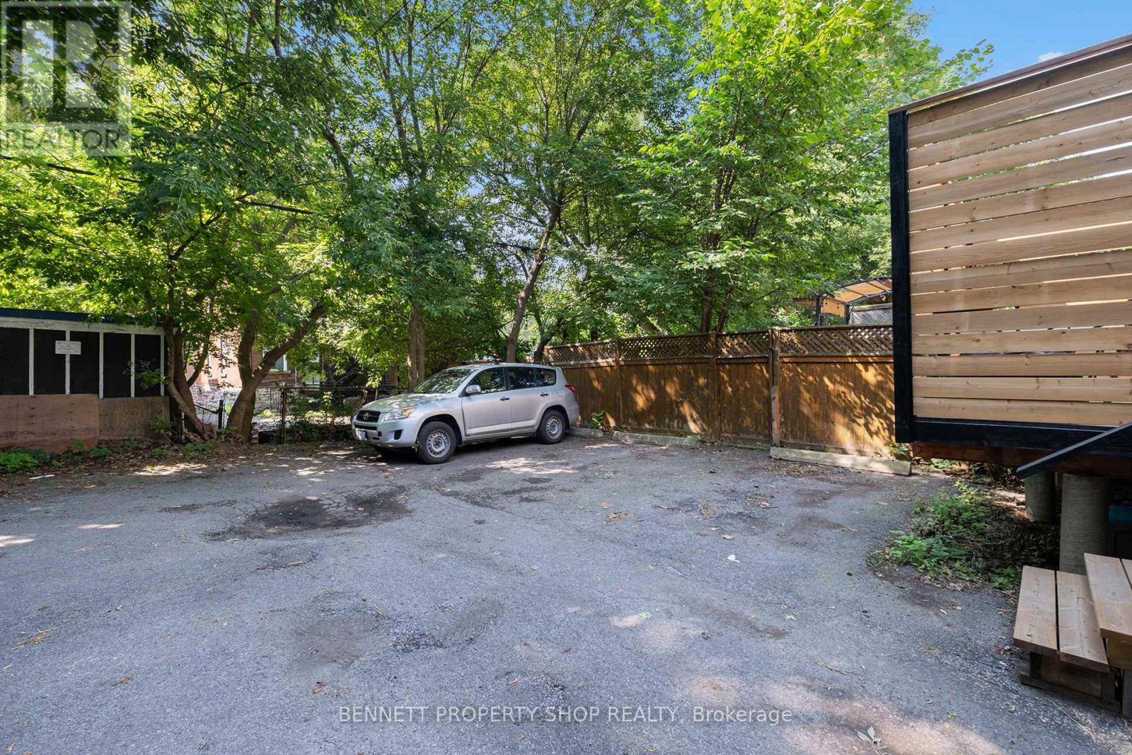 636 Gladstone Avenue