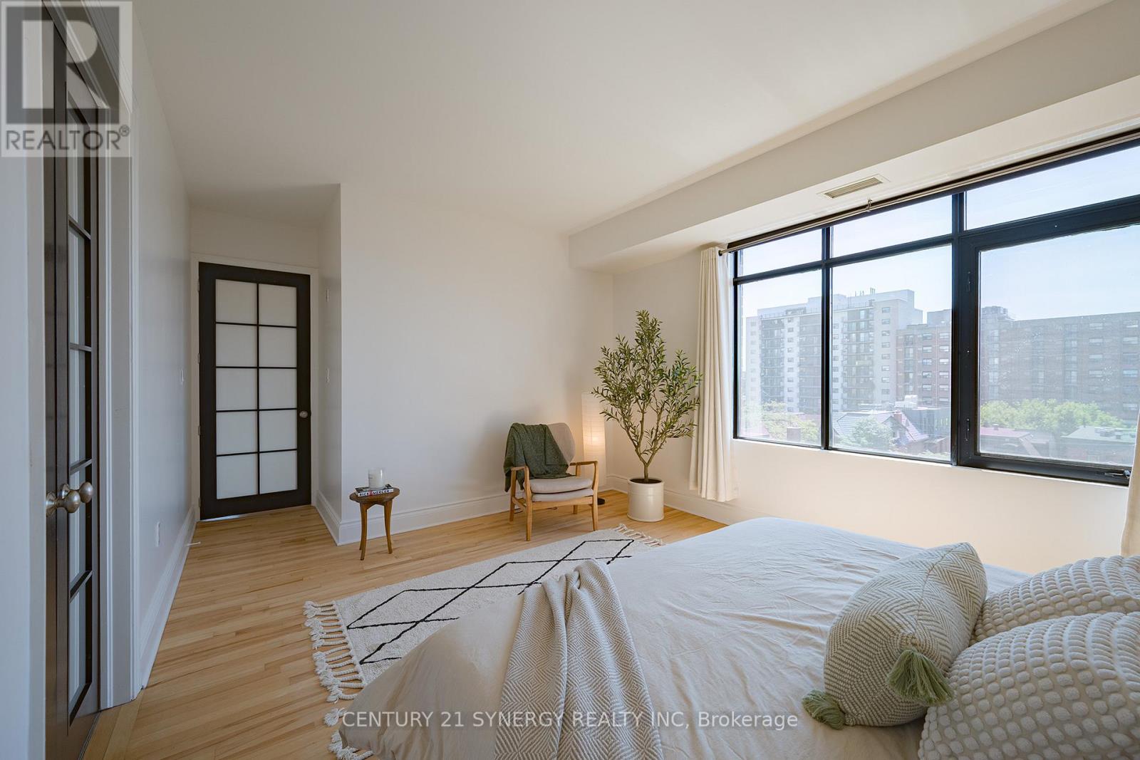 603 - 374 Cooper Street