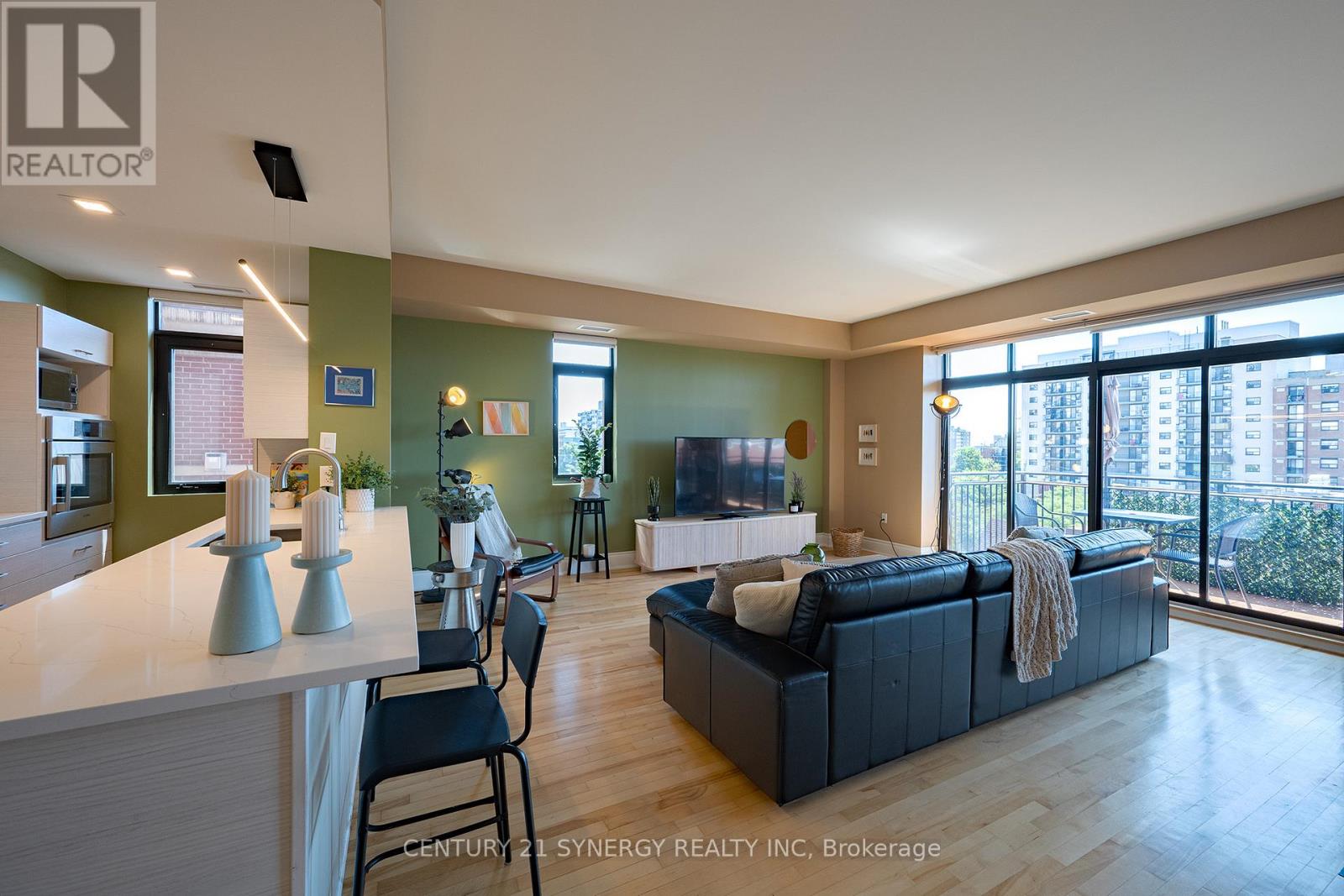 603 - 374 Cooper Street