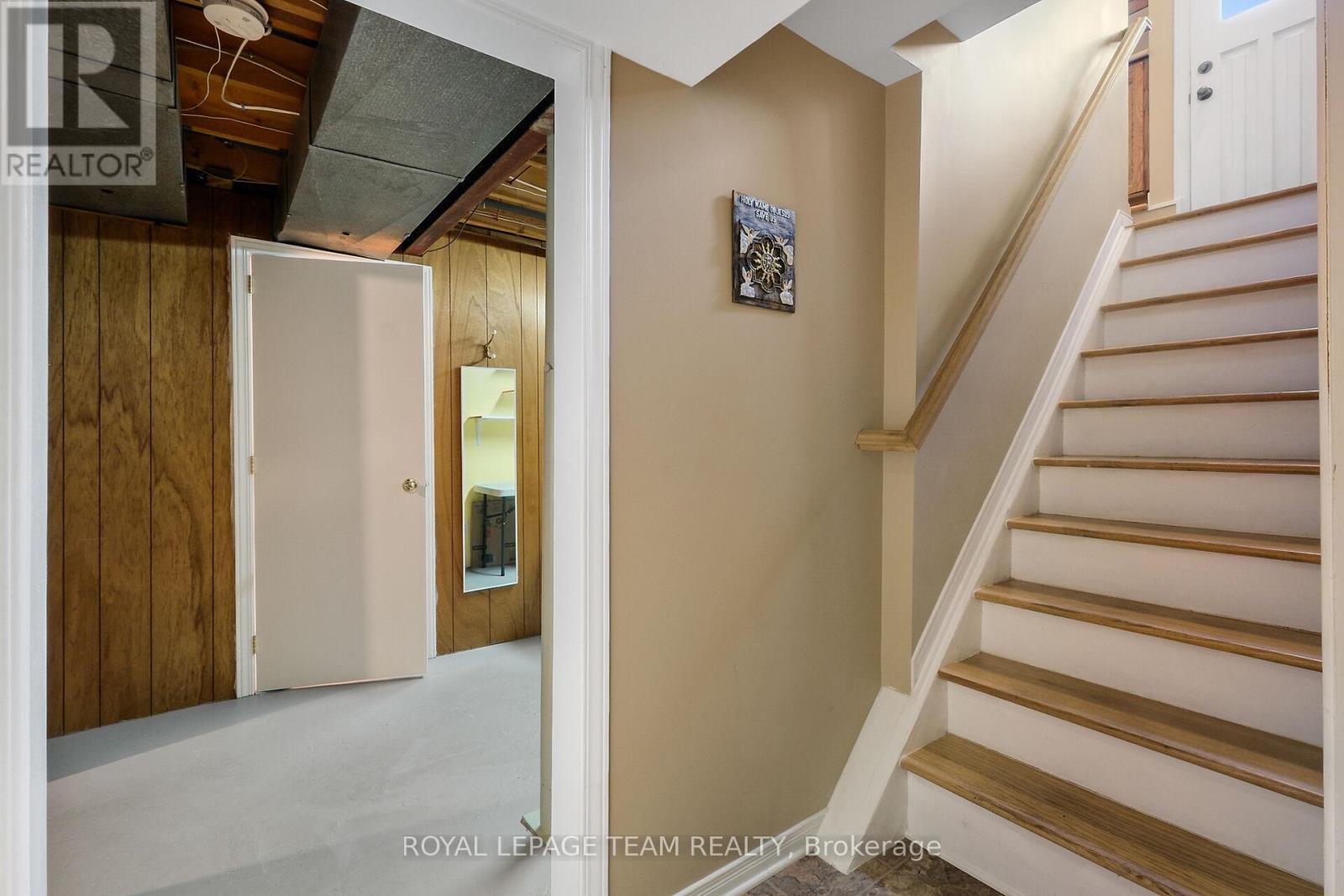 41 Viewmount Drive