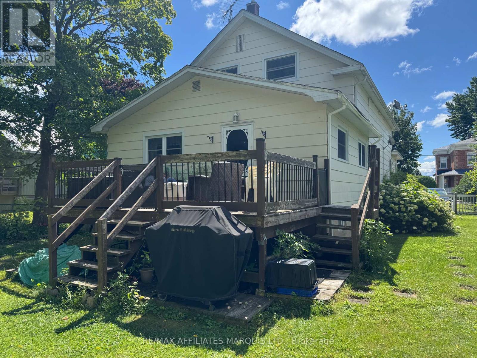 25 Oak Street