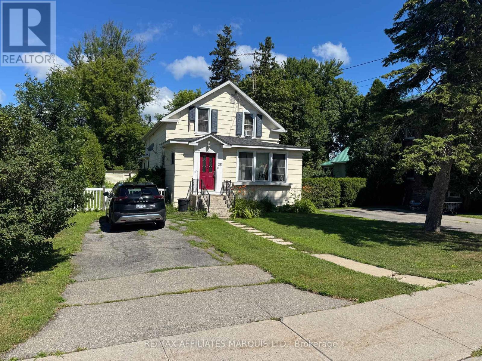25 Oak Street