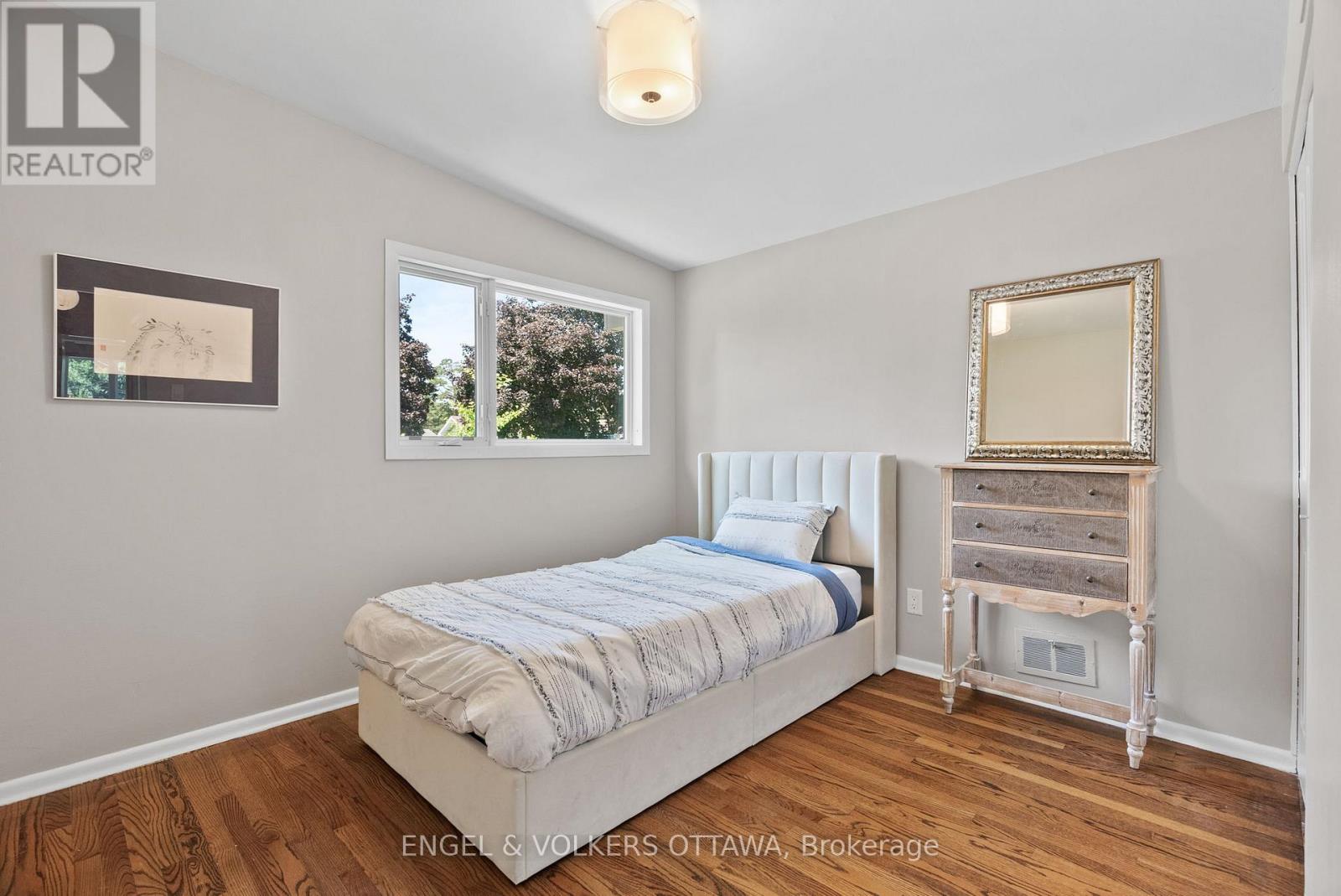 1175 Bonnie Crescent
