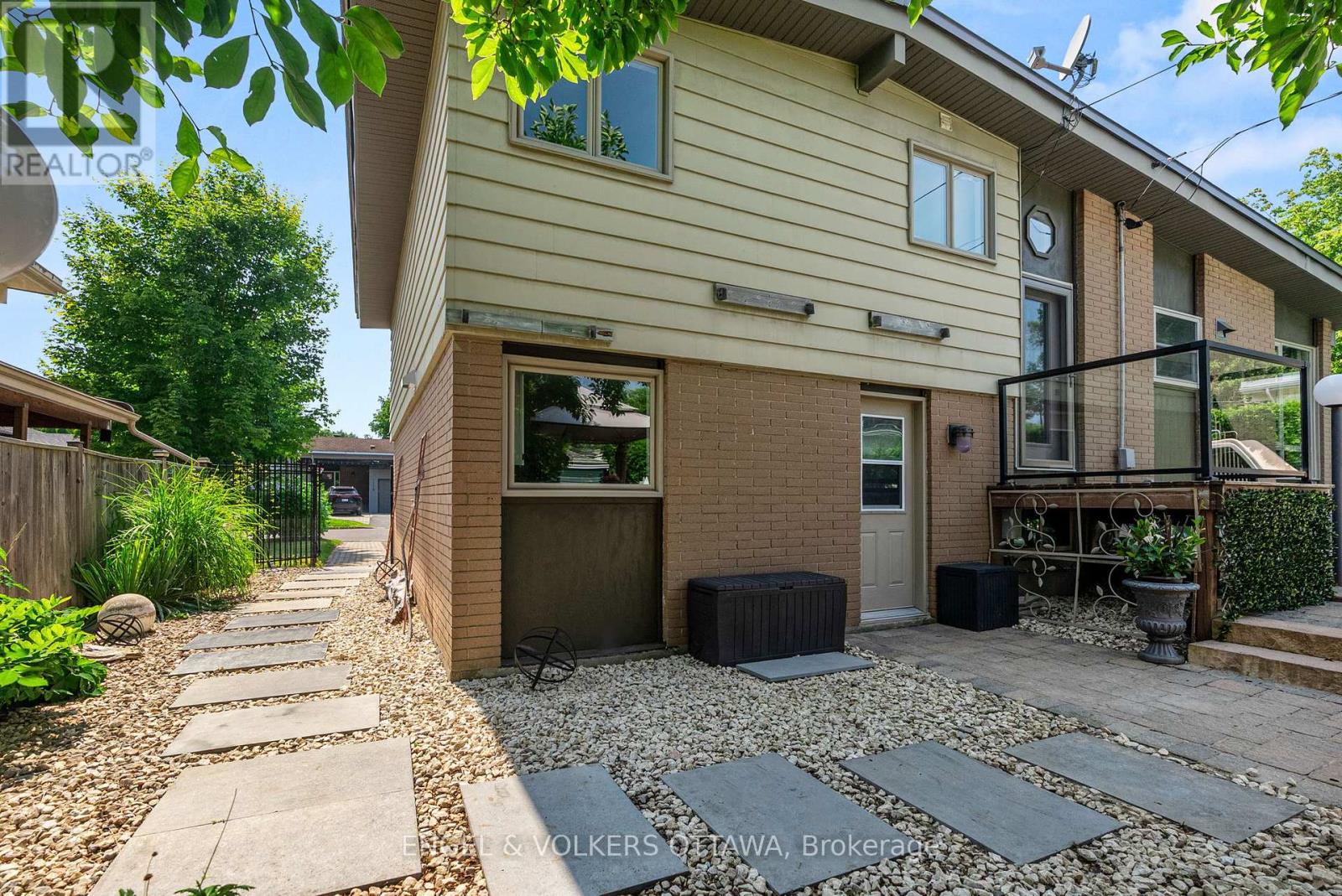 1175 Bonnie Crescent