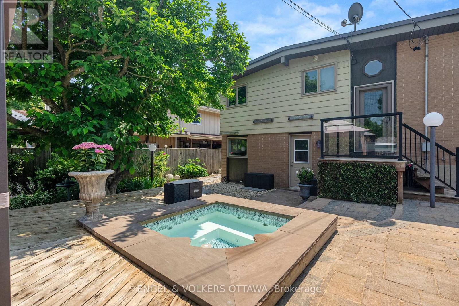 1175 Bonnie Crescent