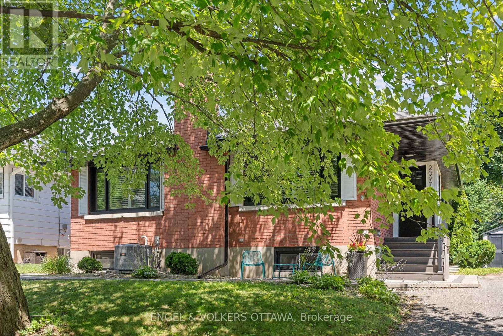 2097 Neepawa Avenue