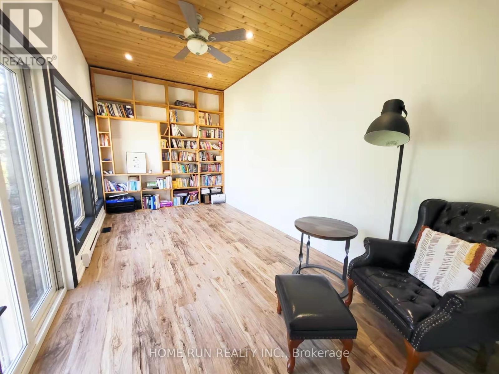 2840 Barlow Crescent