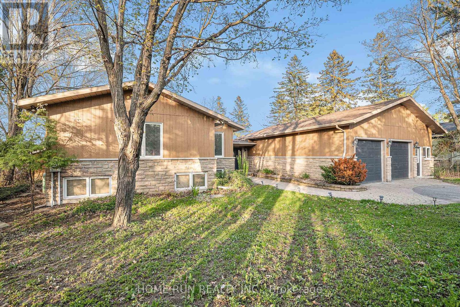 2840 Barlow Crescent