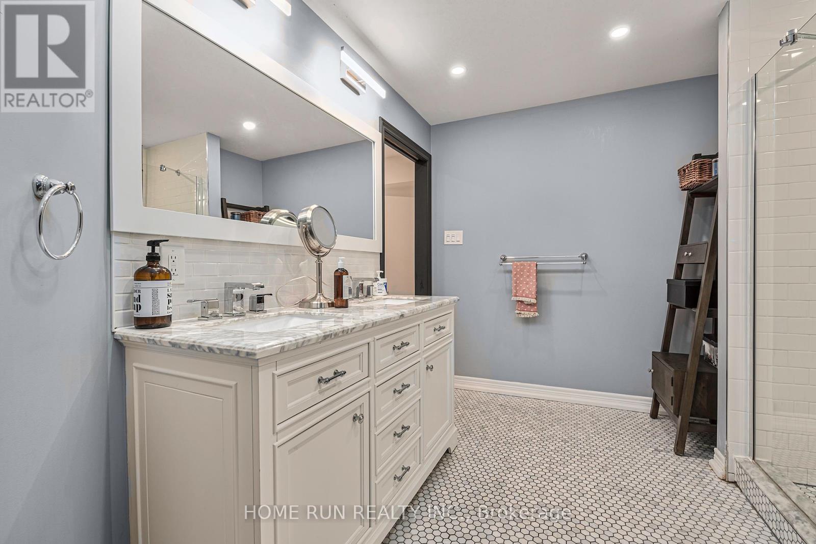 2840 Barlow Crescent