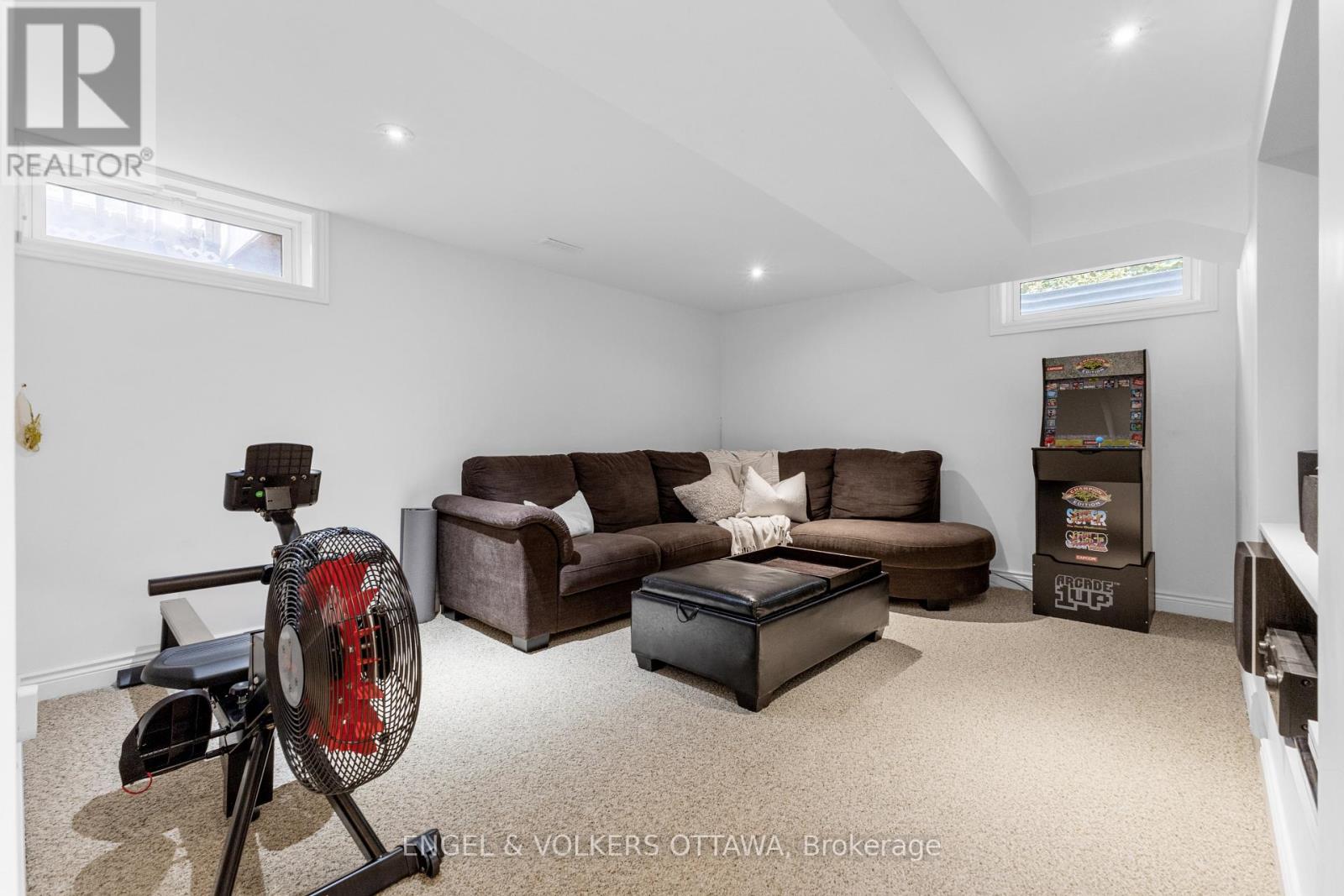 31 Assiniboine Drive