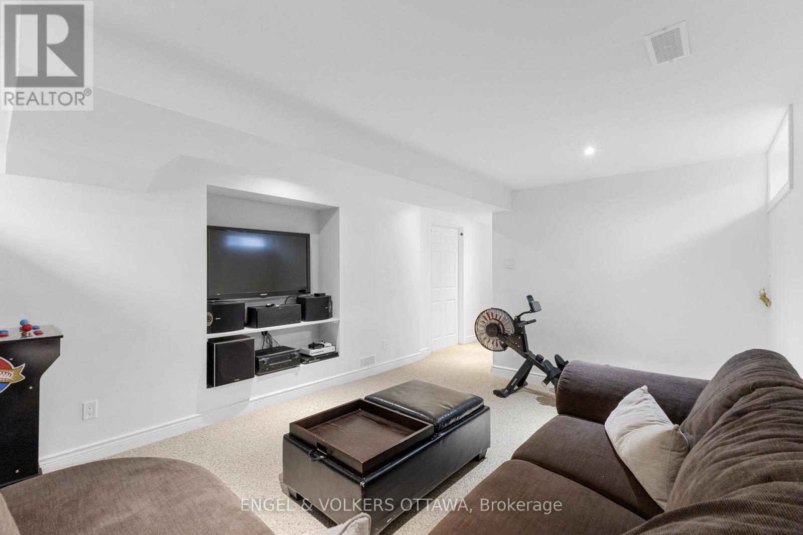 31 Assiniboine Drive