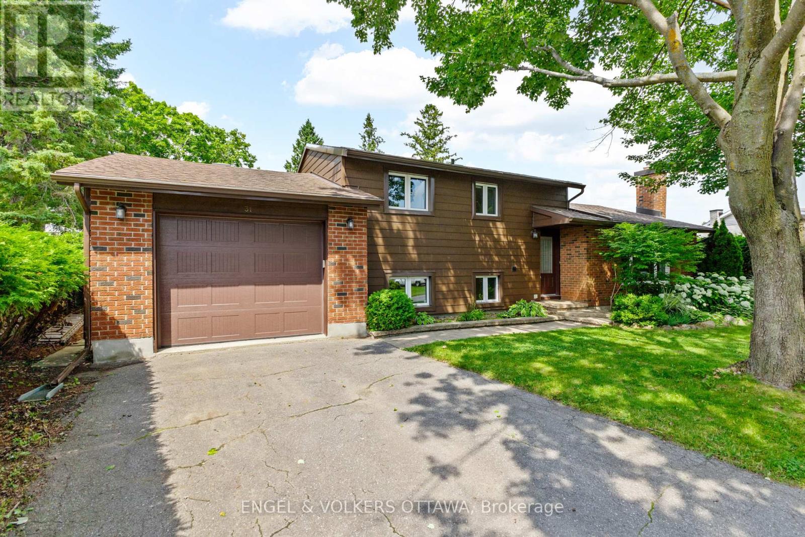 31 Assiniboine Drive
