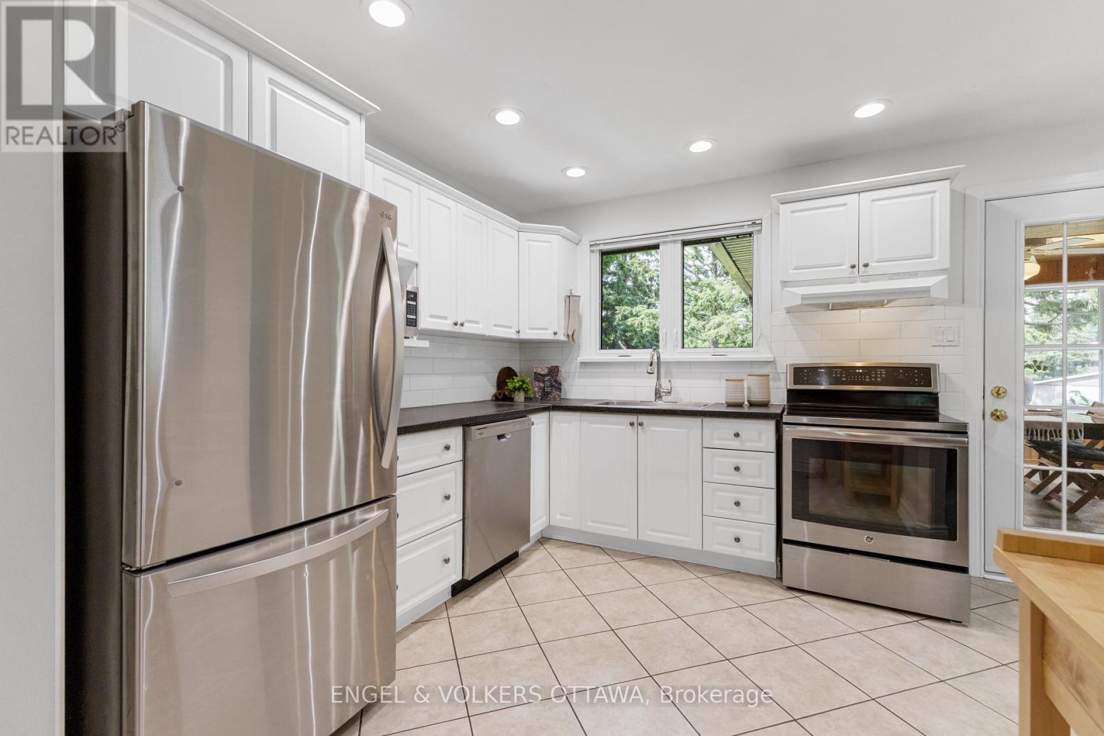 31 Assiniboine Drive