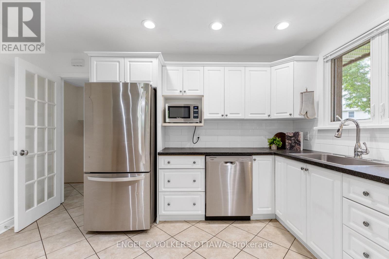 31 Assiniboine Drive