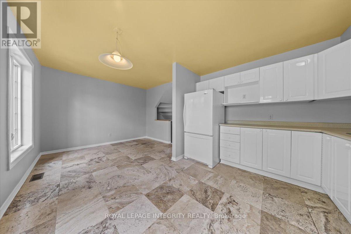209 Arcola Private