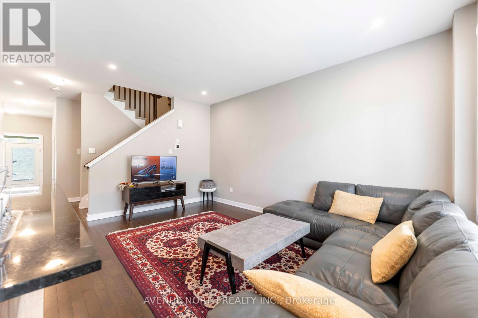 1018 Kijik Crescent