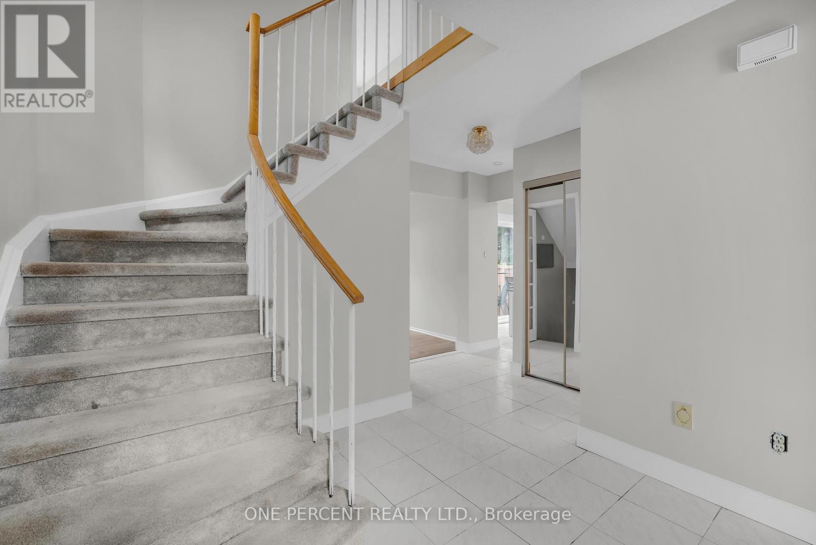 28 Chickasaw Crescent
